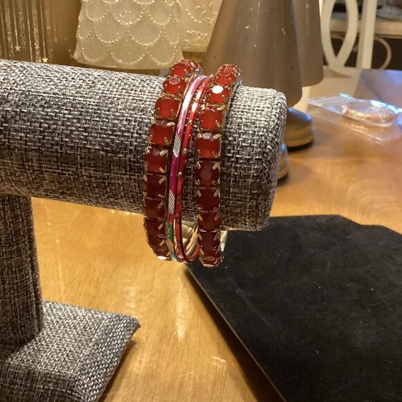 Set of 3 Red Bracelets - Picture 4 of 6